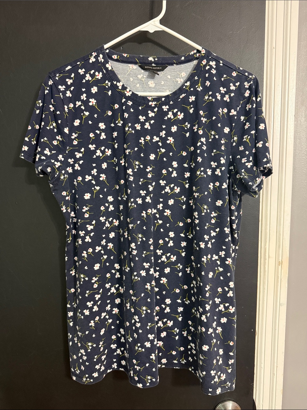Banana Republic Daisy Supima Cotton Crewneck Tee Size: L